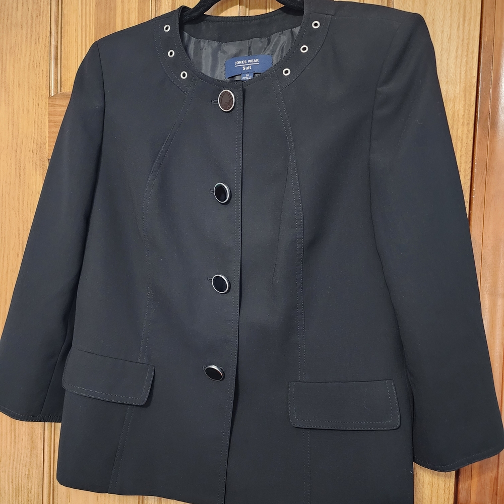 Jones Women's 3/4 Sleeve Blazer